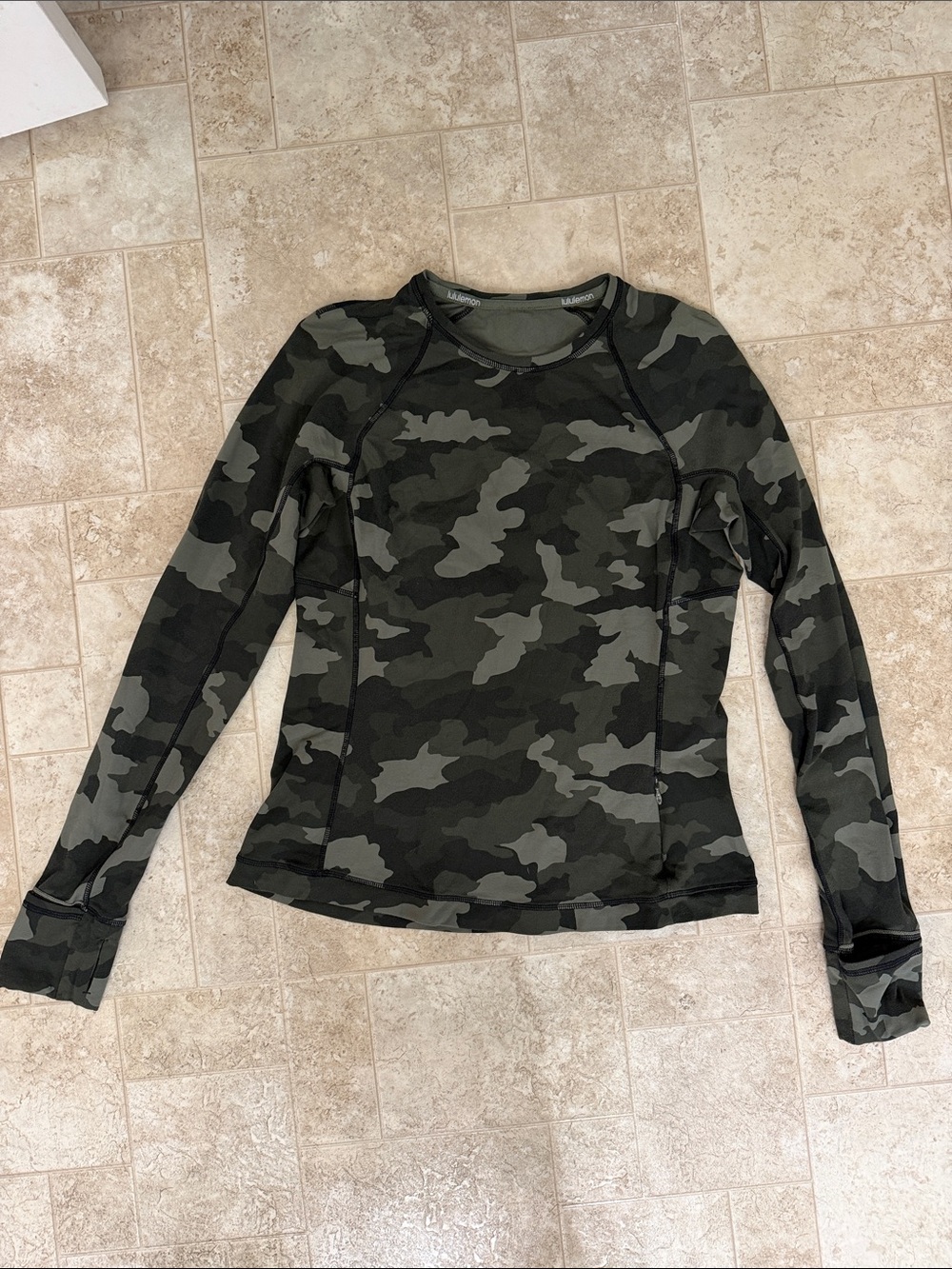 lululemon athletica Women's Green Camo Long-Sleeve Active Top